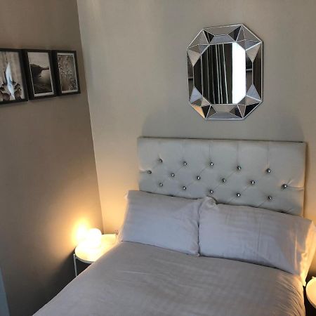 3 Double Bed Brittania Styled Central Home Near Lfc Sleeps 6 With Free Business Super Fast Fibre Broadbandリヴァプール エクステリア 写真