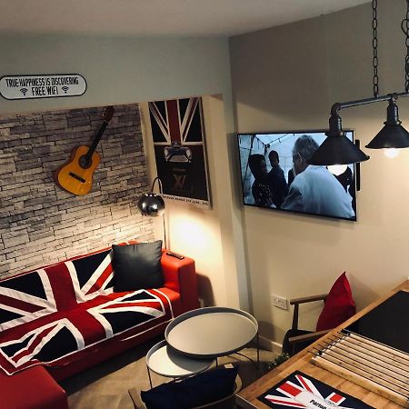 3 Double Bed Brittania Styled Central Home Near Lfc Sleeps 6 With Free Business Super Fast Fibre Broadbandリヴァプール エクステリア 写真